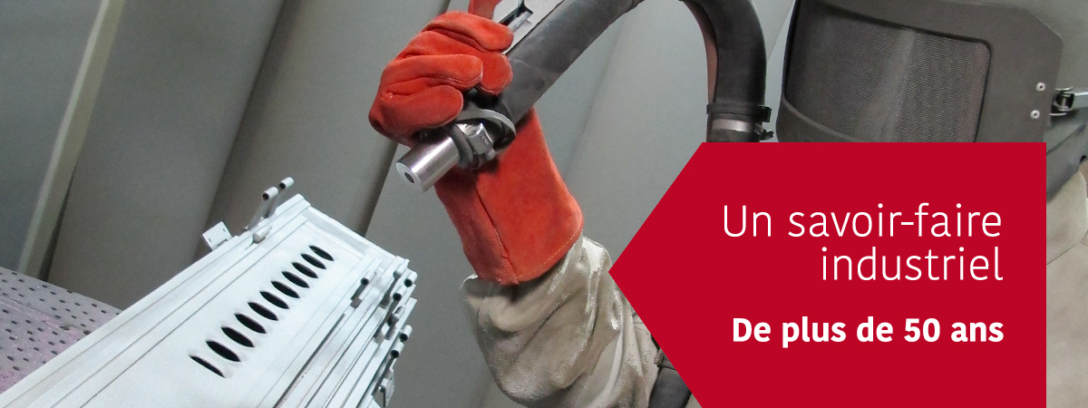 Traitement industriel des volets métalliques par les compagnons TIM